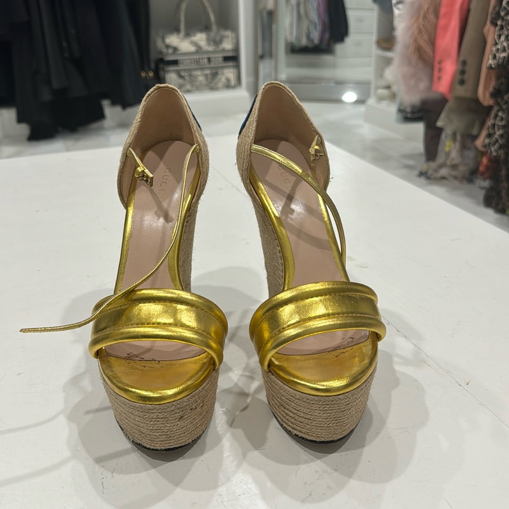 Gucci Ophelia Espadrille Platform Wedge Oro Vecchio Sandals Gold Appliqué Floral